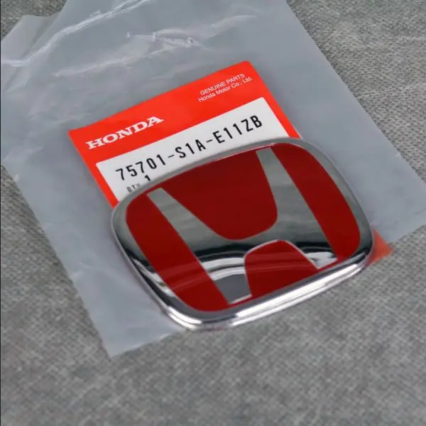 Niska cena OEM emblemat H czerwony 79x65mm S2000